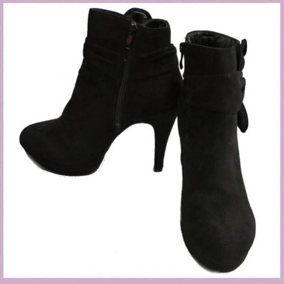 Black Faux Suede Side Bow Heel Ankle Bootie Boots NWT - Picture 2 of 9